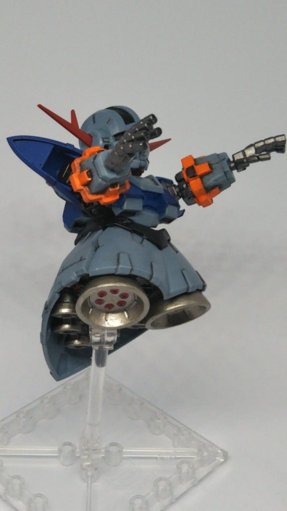 基本は、成型色をベースに…ポイントにしたいオレンジを塗りました😁　後は…モールドがスミ入れを望んでいたので…😅😅😅