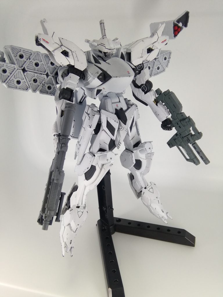 出来るだけホワイトグリントに近付け、ガンダム感も残せるようにがんばってみました