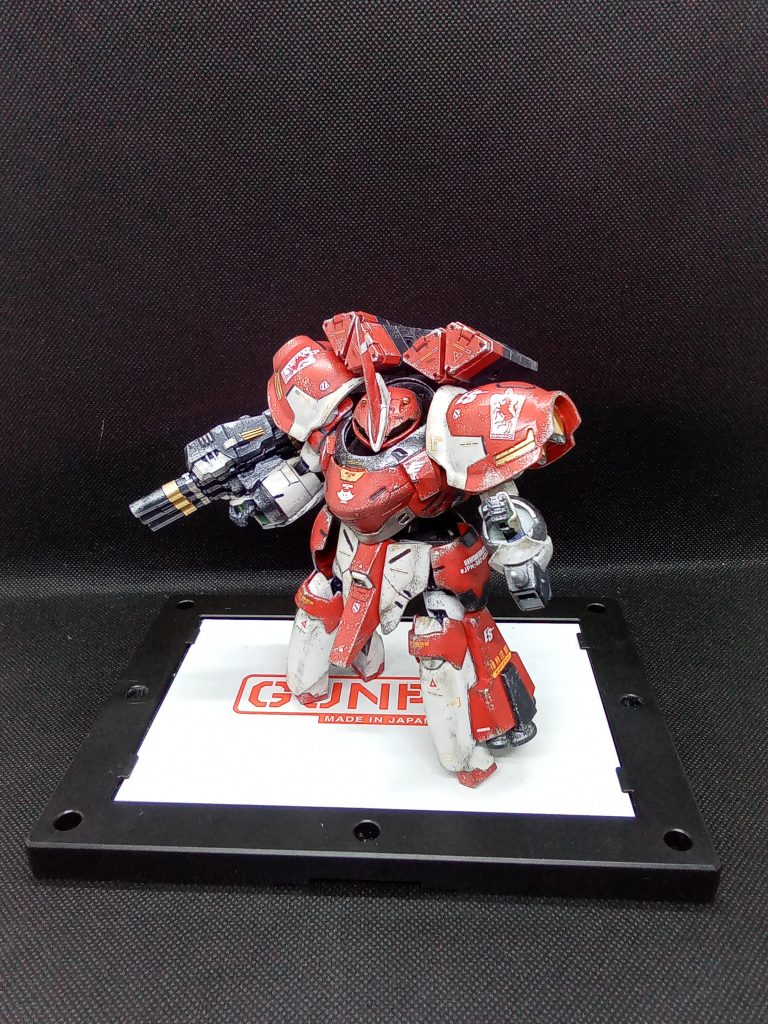 余り物のパーツとパテでマンロディをカスタムしてみました。重装甲と高機動力で対象に接近して圧倒的な火力を叩きつける そんなコンセプトで作っていたところ・・【あの機体に似てるな～】っということでこんなモビルスーツが出来ました    近々　パワーアップ予定・・