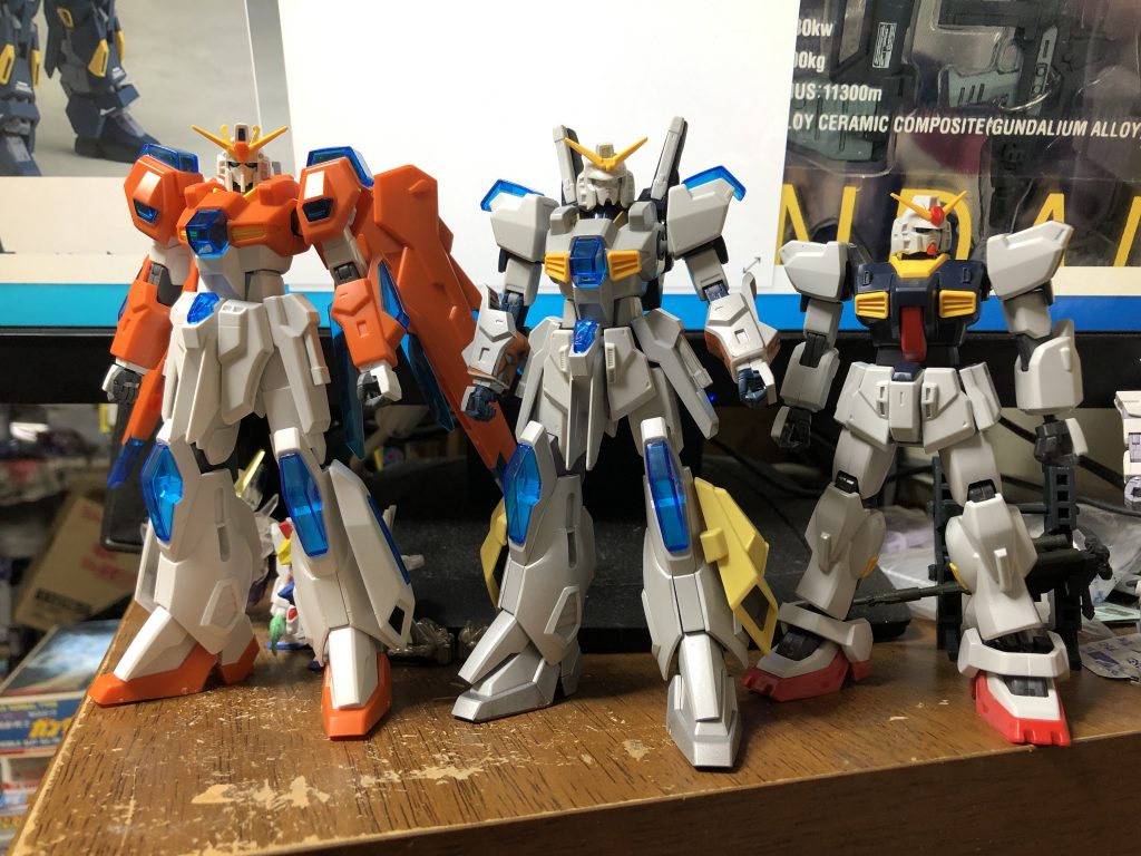それぞれの比較~スクランブルのままだとMk-Ⅱとしては長身過ぎると思いましたので元々のスクランブルガンダムをゼータ等身として、腕を短くしたりしたりしてサイズ感を合わせました。頭部はリバイブ版より旧HGの方が好みだったのでそちらにしてます。