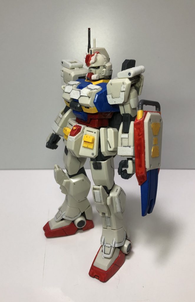 外見的な変更点としては全体的に「アムロレイ伝説」を意識してRX-78-2に被せるように変更された塗装パターンのほか、原型機ではザクからの流用もあった各部装甲の素材形状見直し、頭部に受信性に優れたプレートアンテナの増築、腰部前後にマグネットラッチの追加などが施された。