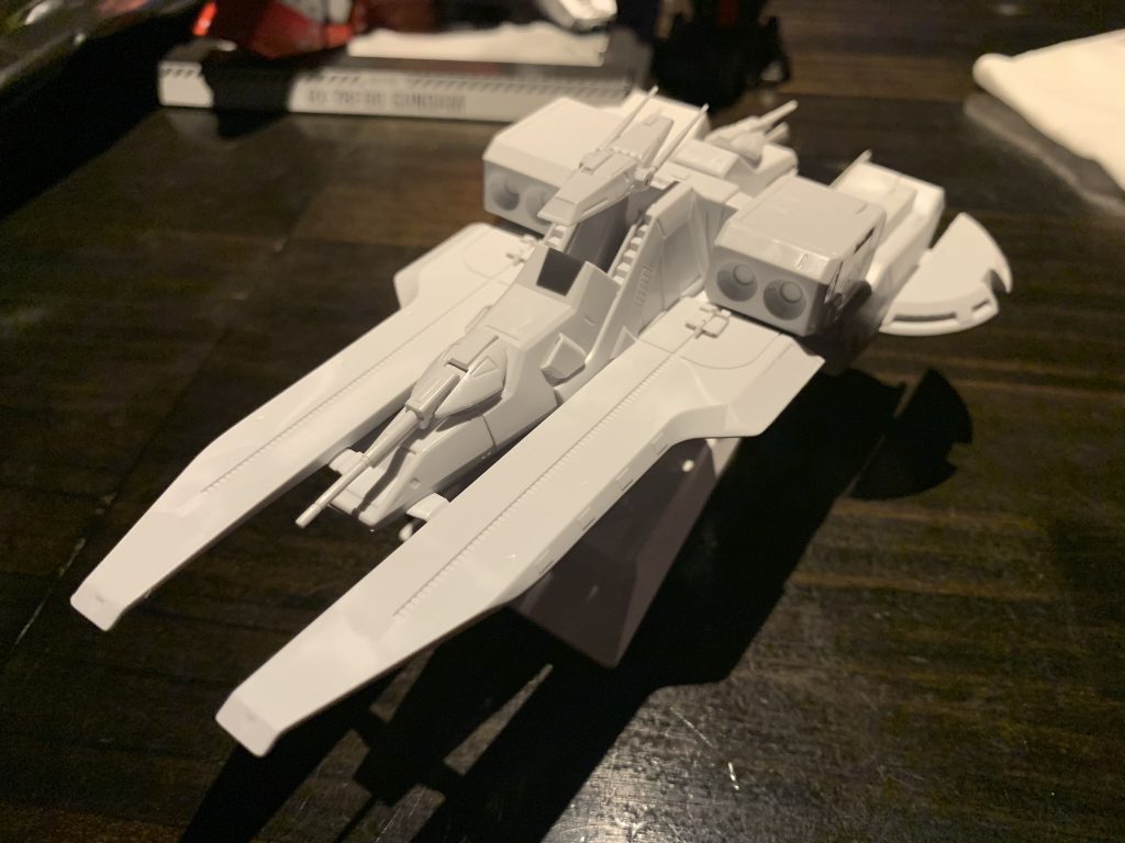 元がコレですから（＾＾；かなり塗装がんばりましたぁ～。白もガンダムホワイトで塗装していて、キットの白そのまま流用はしてません、全塗装です。最近、写真をＵＰしてなくて溜まってるので、今後ちょこちょこと新作もＵＰしたいと思ってます。