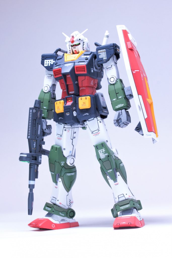 HGオリジンガンダムです。全身にちょこちょこ手を加えています。カラーは前からやりたかった「リアルタイプ」です。
