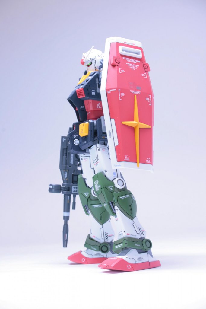 スリッパも楔を打って、先端がちょっと上を向くようにしました。