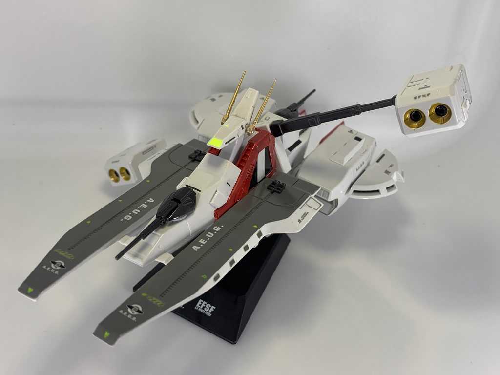 アーガマといえば居住ブロックを回転させて重力発生させてる巡行形態も印象的ですね♪こっちはこっちで好きです。あとカタパルトが寂しかったので、エゥーゴマークや文字のデカールを貼りつけてみました。