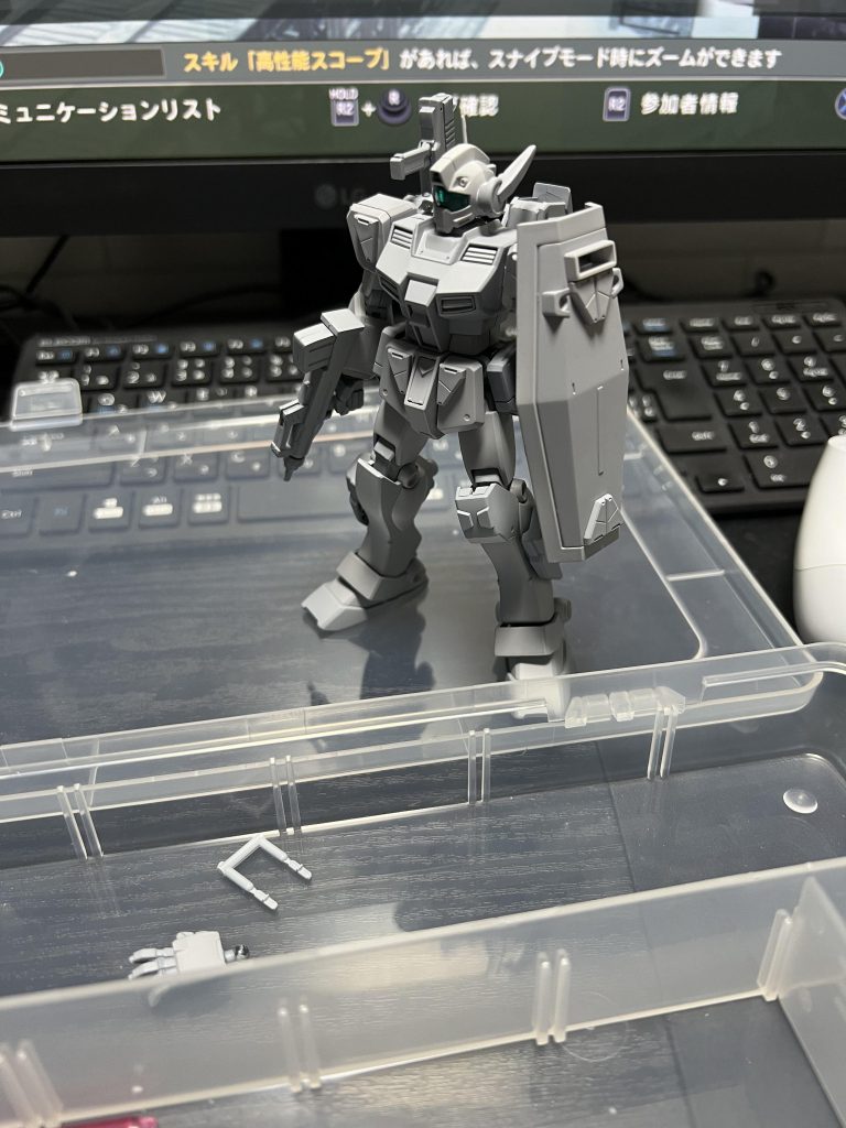 サフ状態今回白の塗装に失敗した為、サフの方がパリッとした見た目でカッコよく見えます