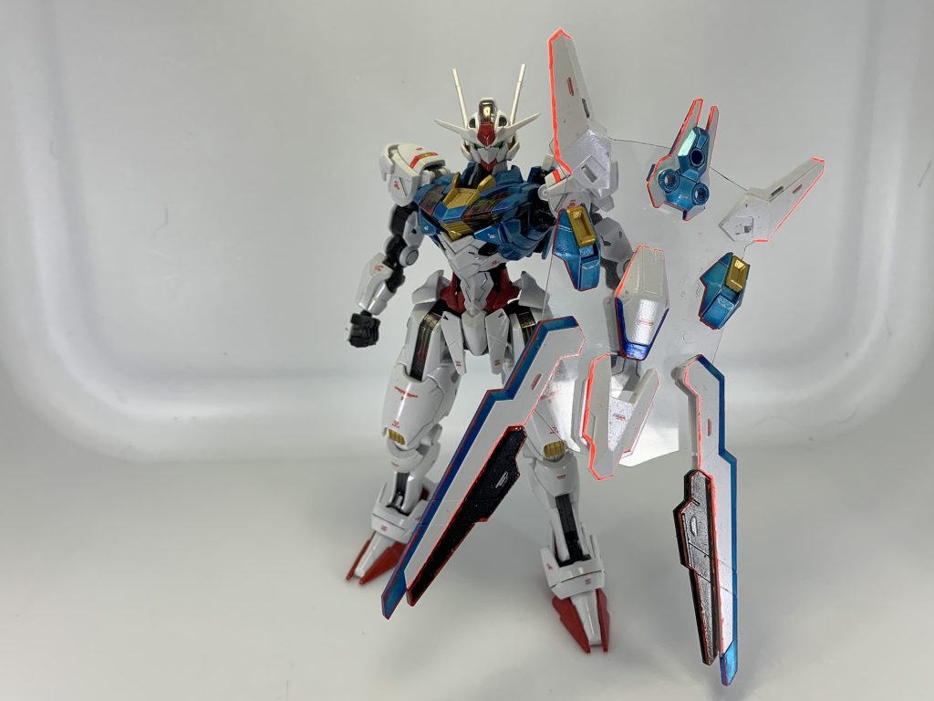 展開したガンビットは薄い透明な板に中央から少し離れた場所にそれぞれ穴を開けて、そこにガンビットを取り付けてるだけです。