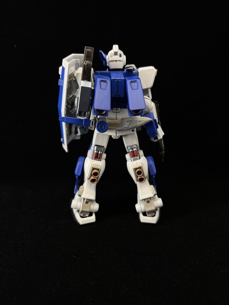 バックショット足回りにスラスターを少し足して、ケンプファー要素カッパーで塗ってみましたが、シルバー系の先入観もあって何となく浮いてしまっている印象です。関節や部分塗装にシルバー系を使っていたので、違う色味が欲しかったのですが・・・