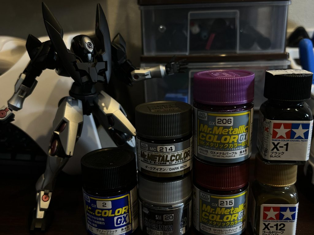 塗料群ダークアイアンは元々エナメルで拭くと剥げるのは知っていたのですが、今回スーパークロームシルバー２も剥げました。No8のシルバー等は剥げる印象が無いのですが、メタルカラーシリーズのブラスも良く剥げるのでメタリック塗料によってかなり性質が違う？メタリックカラーGXは明確にクリアー成分が浮いているので強い塗膜になっているように見えます。