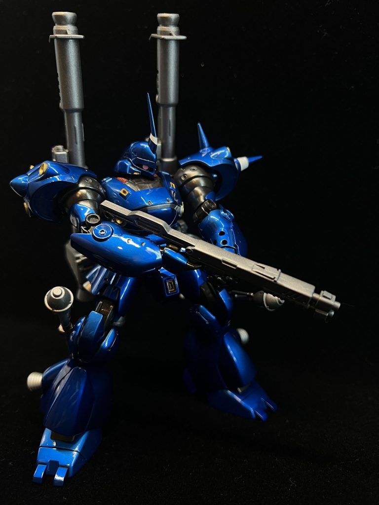 正面外装の青色は上手くキャンディ塗装出来たと思います色のムラや垂れた部分もありますが、暗い色調だと目立たないのでまあ・・・