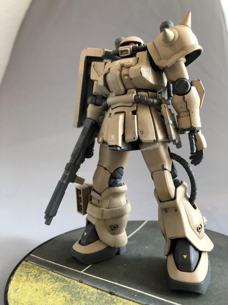 HGUCシリーズ中でも屈指の名作F2ザクさん。キットは連邦仕様でしたが、全塗装を施しキンバライト基地仕様にて竣工させました。