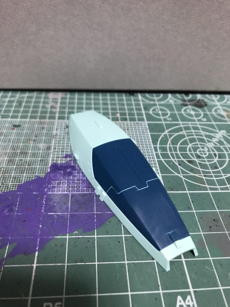 ランナータグを削って、プラ板代わりにして貼り付けてます。