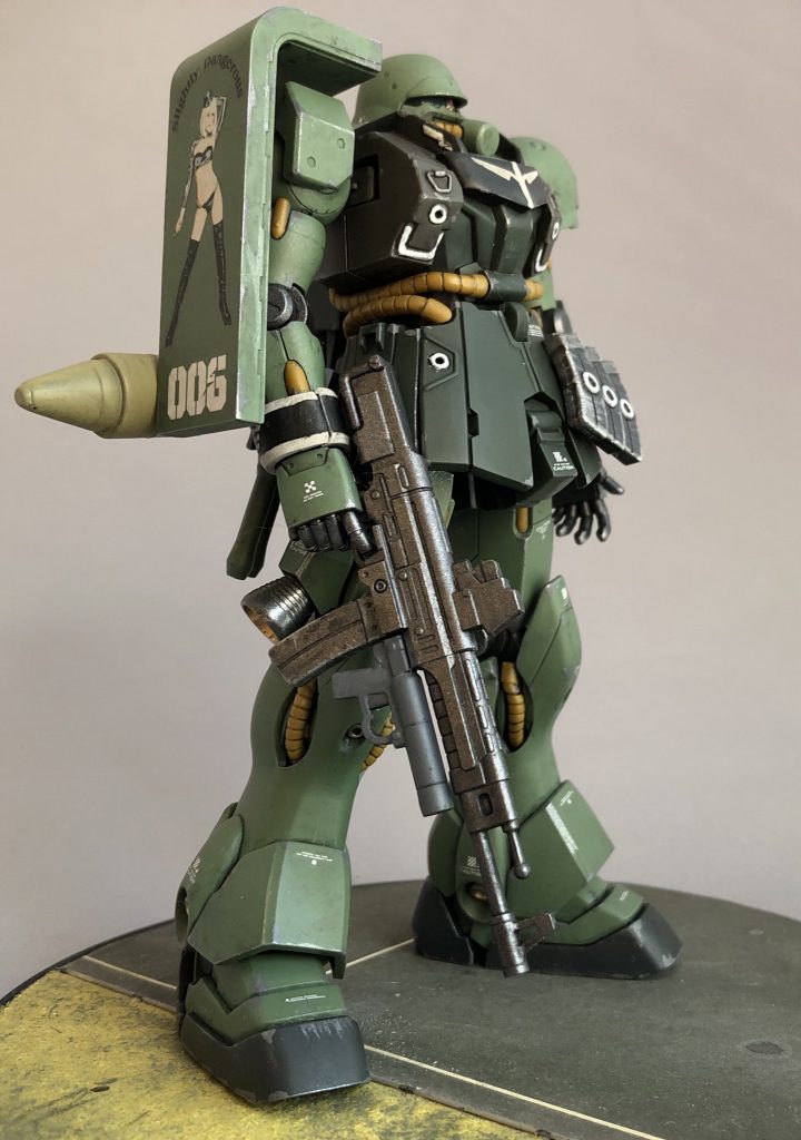 主装備のビームマシンガン。Eパックがバナナ型をしているのはご愛敬ですかねw