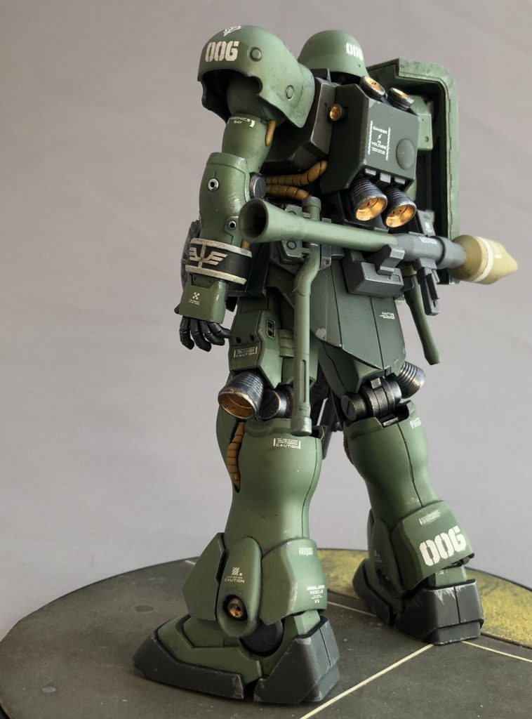 各バーニアの内側はガンマカEXのレッドゴールドにて塗ってみました。ところで、ギラズールの太ももバーニアって06Rですよね?