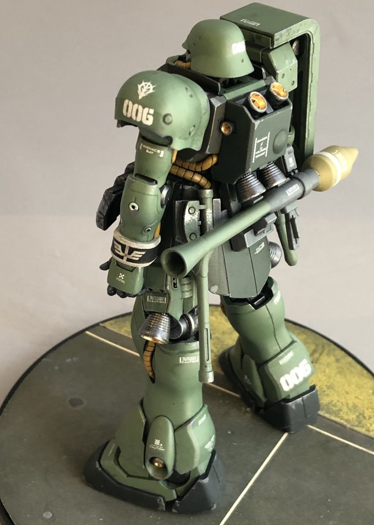 各部エングレービングはラッカー白→エナメル黒→エナメル溶剤拭き取りで塗装しました。(袖付き、メンドクサイ)