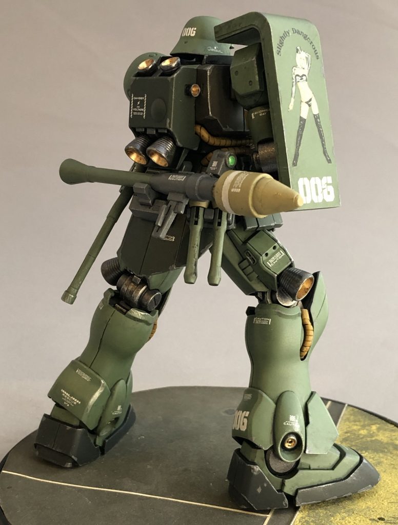 なんだかんだで情報量の多いデザインです。