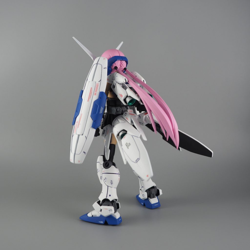 リヤのツインテールは強引気味に取り付ける形になります