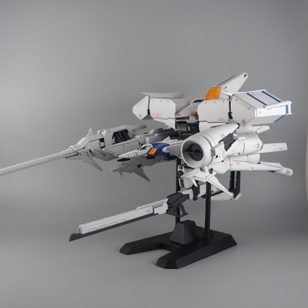 支援メカデンドロビウムです。デンドロビウムの中央部を切り刻み市販ジョイントパーツなどで中央部をつくりました。