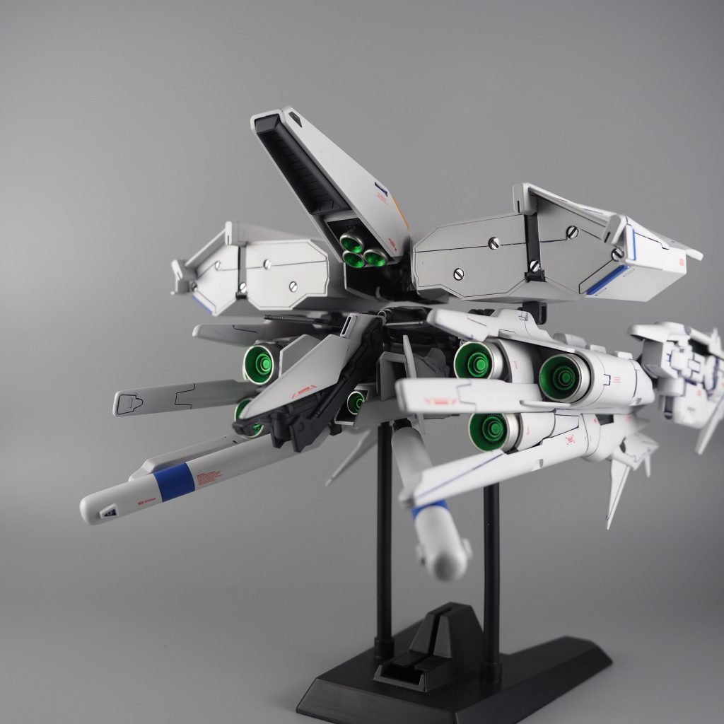 隠し腕収納状態