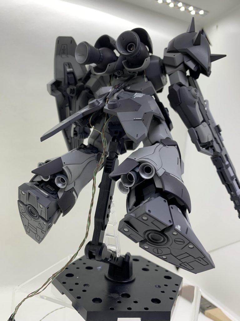 バックパックのスラスターもメッサーの巨体にしては小さく感じたので若干大きめのやつを。