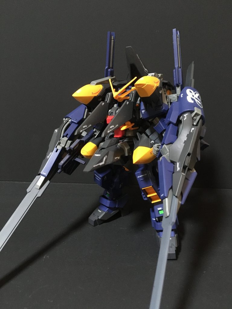 ハイゼンスレイ・ラーⅡ　形態フルドドIIと合体した状態です。これだけ武装されていると操縦が大変そうです。。。