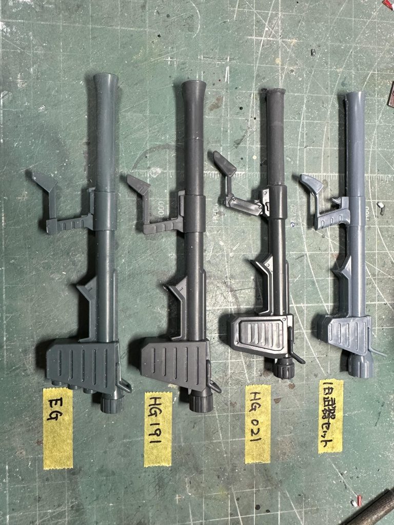 　ちなみに各モデルのハイパーバズーカ比較。旧武器セット版をアップデートした感じの№021付属のバズーカ。リバイブ版№191のはEGフル装版とパーツ分割は違えどほぼ同じ。今回は大きくて映える№191とEG版をダブルで持たせました。　あと、旧武器セットと№021版はグリップが動きません。021版のみグリップ角度が他と違い、固定でも肩に担ぐポーズができるようになってるっぽいです。Gアーマー付属版なので、純正021版との違いは不明です。