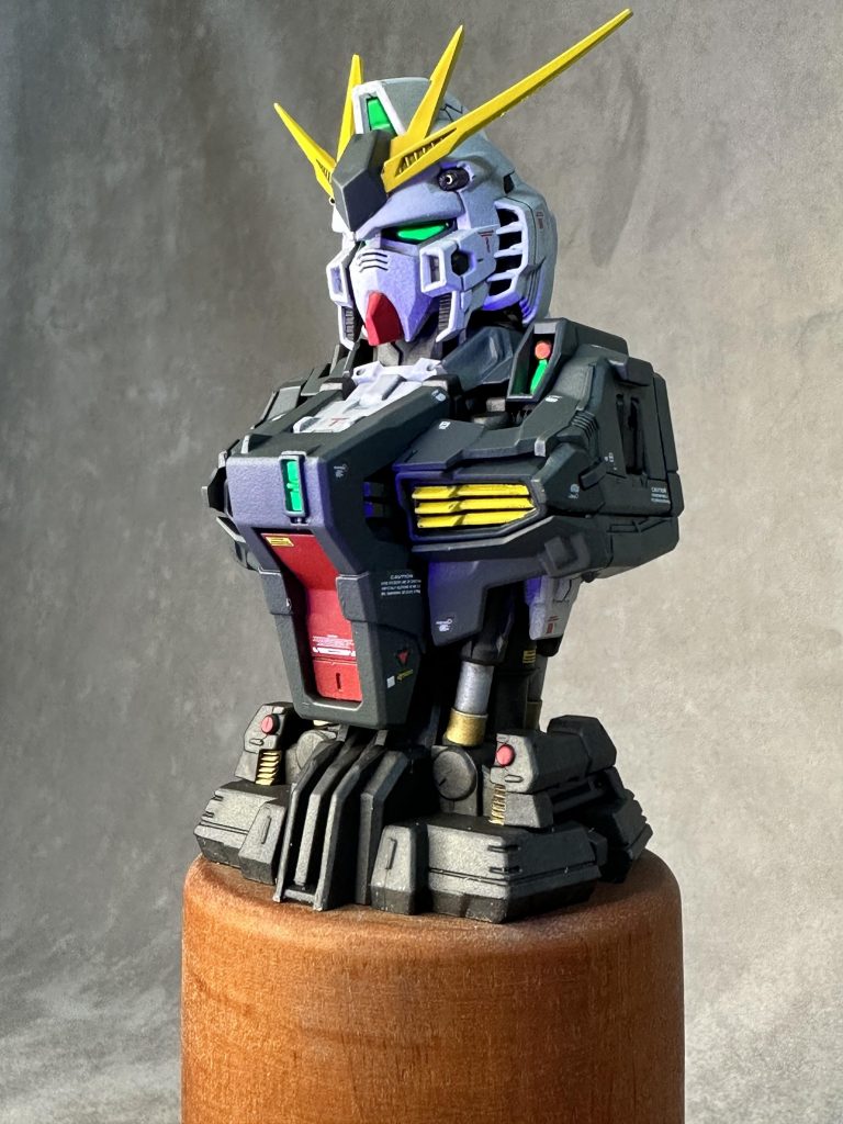 クリアー部品は透け防止のため裏からブラック、表にサフを吹いたのちに本塗装。建造途中のイメージなのでウェザリングは施さず、パリッとした雰囲気に仕上げました。