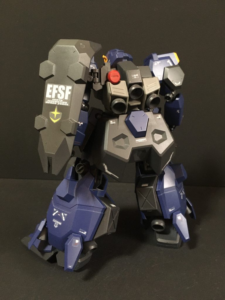 後方ショット連邦軍に似合わずごっついです。ジ・オの系譜のように見えますね。