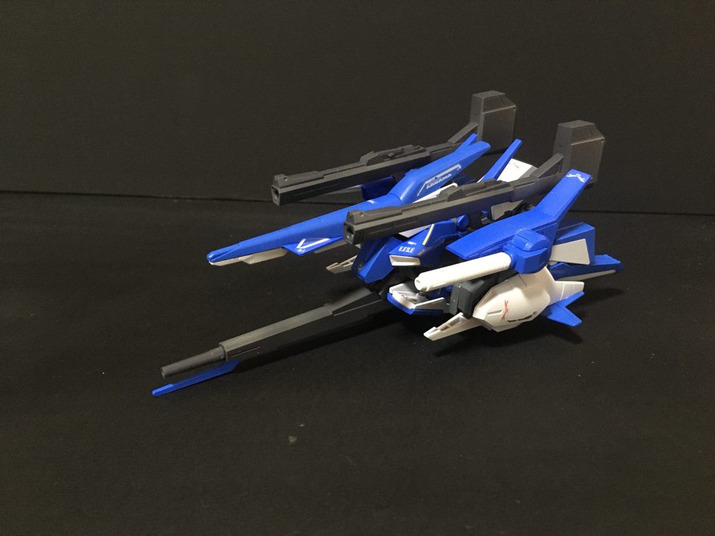 ウェイブライダー形態腕のたたみ込み部分のみZガンダム方式で、それ以外はメタスと同じ簡易変形方式になります。