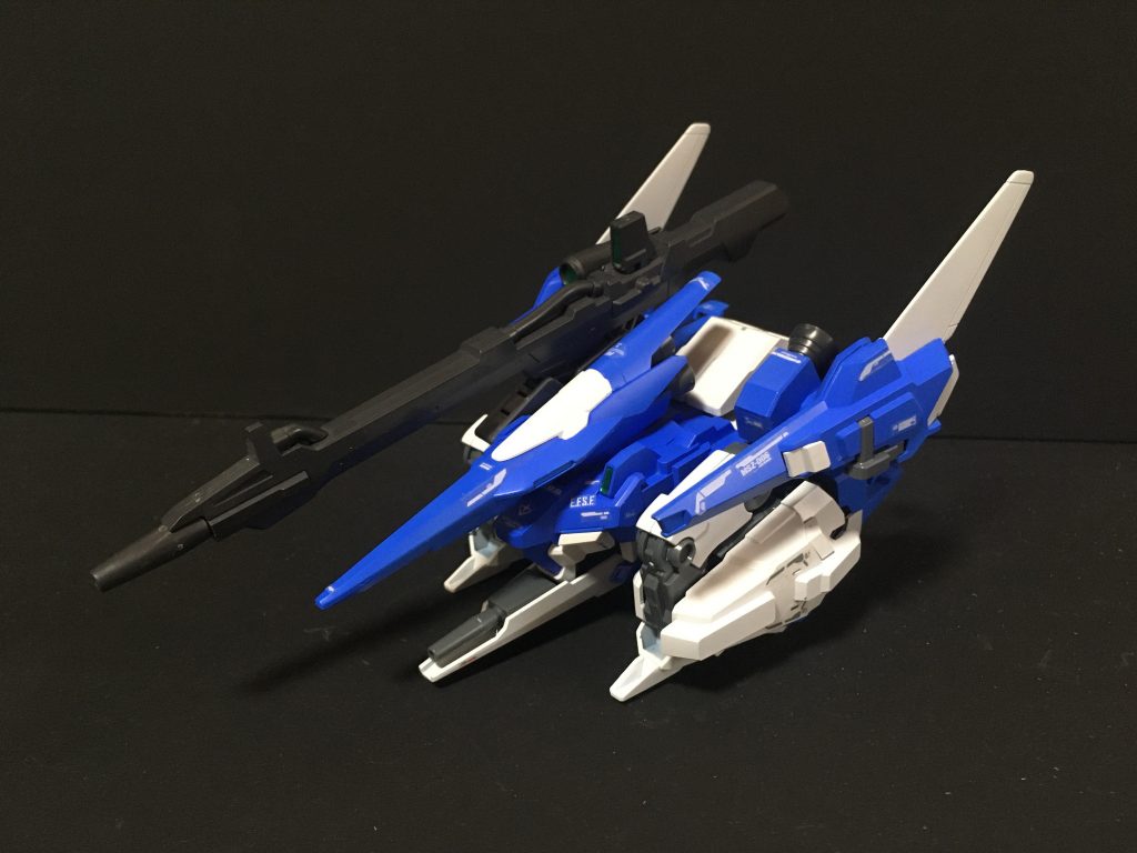 ウェイブライダー形態ZⅡと同じ変形方式 = 腕のたたみ込み部分のみZガンダム方式で、それ以外はメタスと同じ簡易変形方式になりますが、ZⅡのHGキットと異なり腕部分は完全に組み替え方式となります。