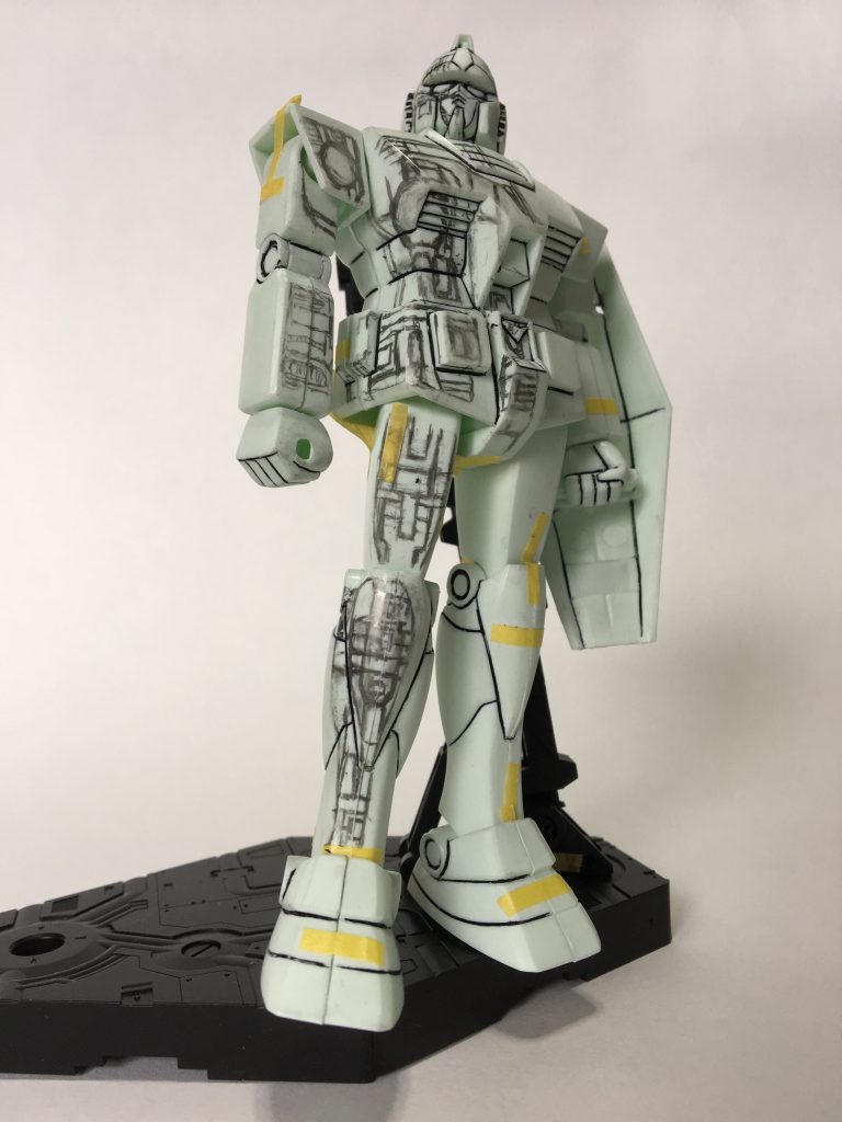 キットを仮組し参考イラストに近いポーズを作りました。キット本体に鉛筆で内部メカニックを描きました。塗装&仕上げ工程