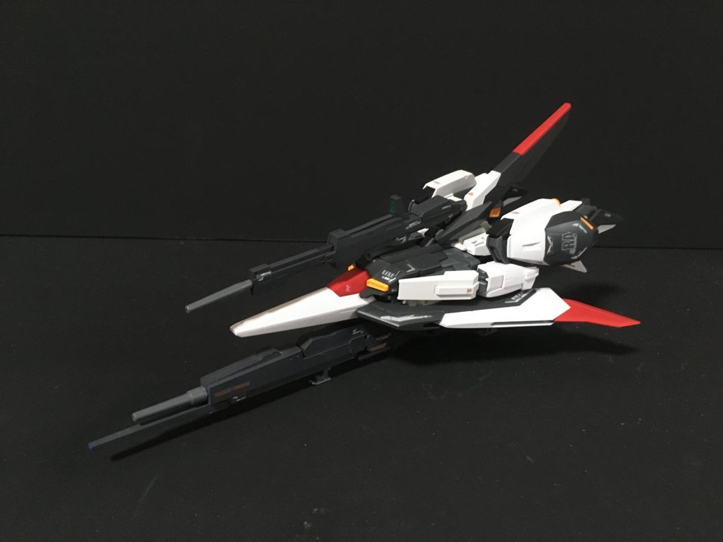 ウェイブライダー形態組み替え方式となりますが、他Z派生系HGキットと異なり、組み替えパーツは内部構造に限定されていて、装甲部分は全てMS形態のパーツを利用する形になります。