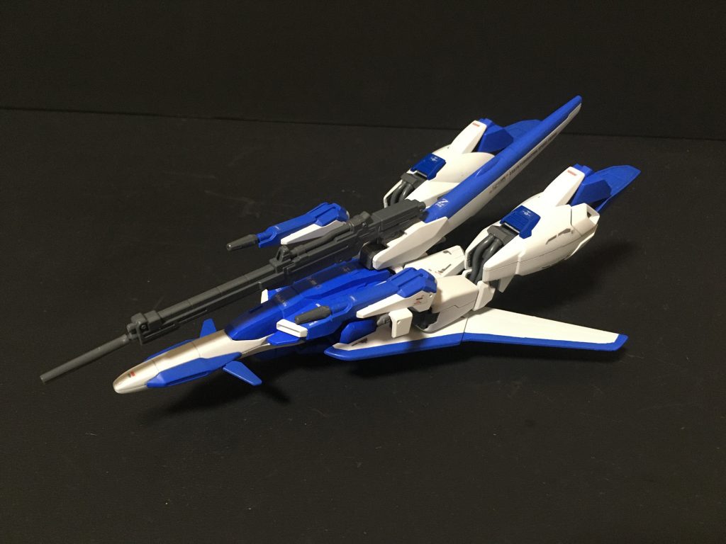 ウェイブライダー形態変形機構は基本的にZガンダムと同じです。HGでは上半身は組み替えとなりますが、その分プロポーションは良いですね。