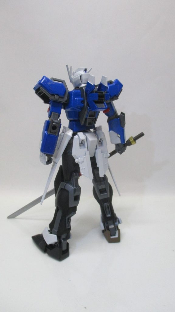 バックパックは30MM用OPパーツとブキヤの角スラスターを組み合わせて製作しています