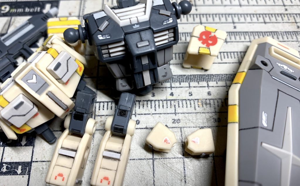 デカールも煩くならない程度に貼り付けました。