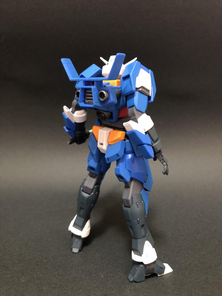 全塗装の場合、ダークカラーの部分の選色が頭を使うところになるでしょうか。黒にみえるグレーは緑、紫、赤といろいろなベースがありますね。