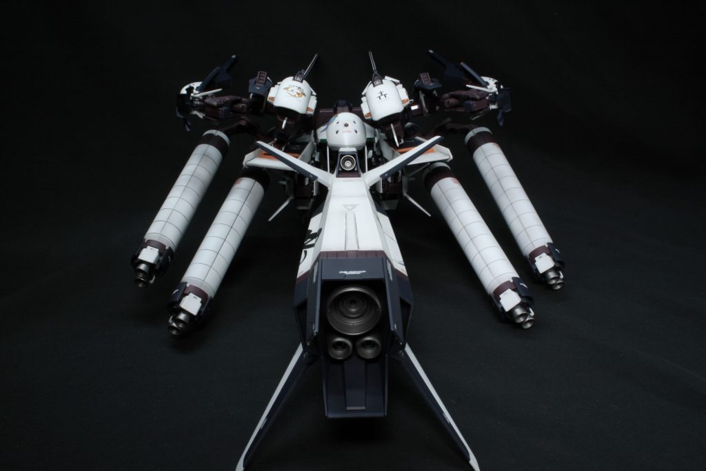 追加のサイドブースター2本の作例を見て「カッコいい!」と思ったので、4本にしたら2倍カッコいいはず、とぶっ刺しました。100倍カッコよくなりました。(個人の感想です)