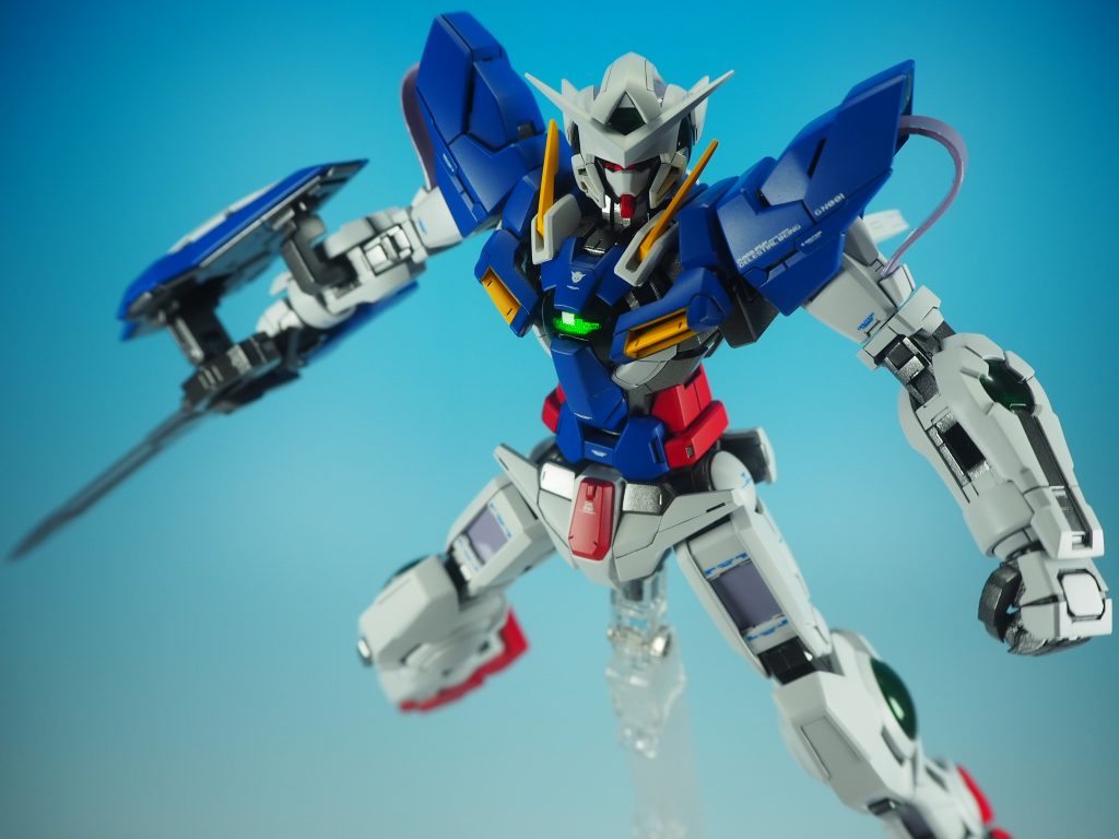 腕の関節パーツはABS製ですが、これに手を加えて肘関節中央に横線のパーツを追加胸部インテークも劇中同様の形に塗り分けてます