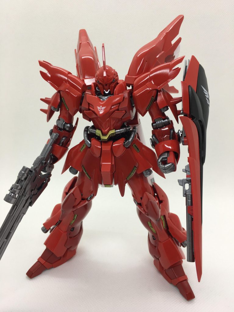 カラーリングをサザビーっぽくしてみましたが、ちょっと貫禄が減った感がありますね。^^;