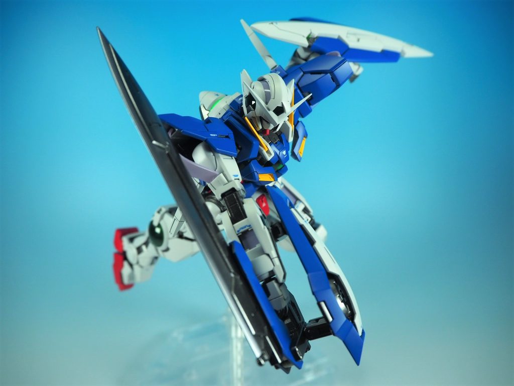 GNソードはメタリック系の二色で刀身を塗り分け、重量感のある仕上がりにしています