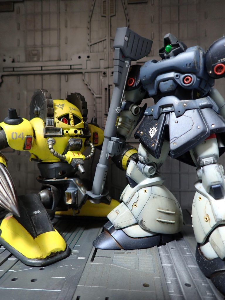 腕はゾゴックの延長用腕パーツ、腹&腰はハイゴック、足ホバー部分はハイゴッグのハンドミサイルユニットを使用しています。