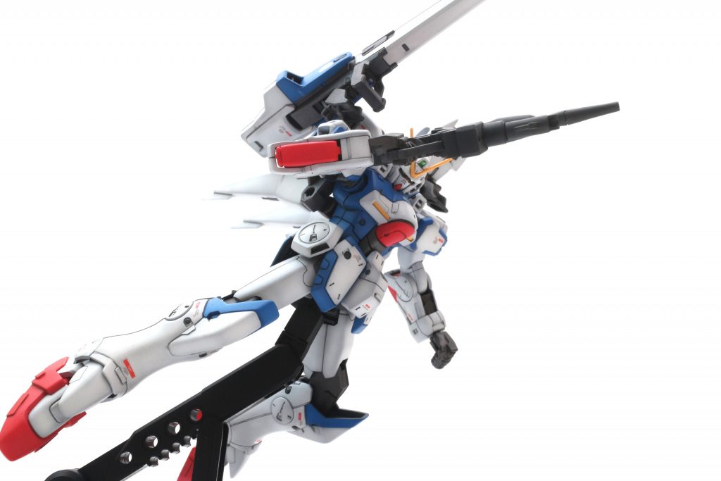 関節だけはラッカーで塗装．それ以外は水性ホビーカラー．スミ入れはエナメルで水性トップコートで仕上げています．