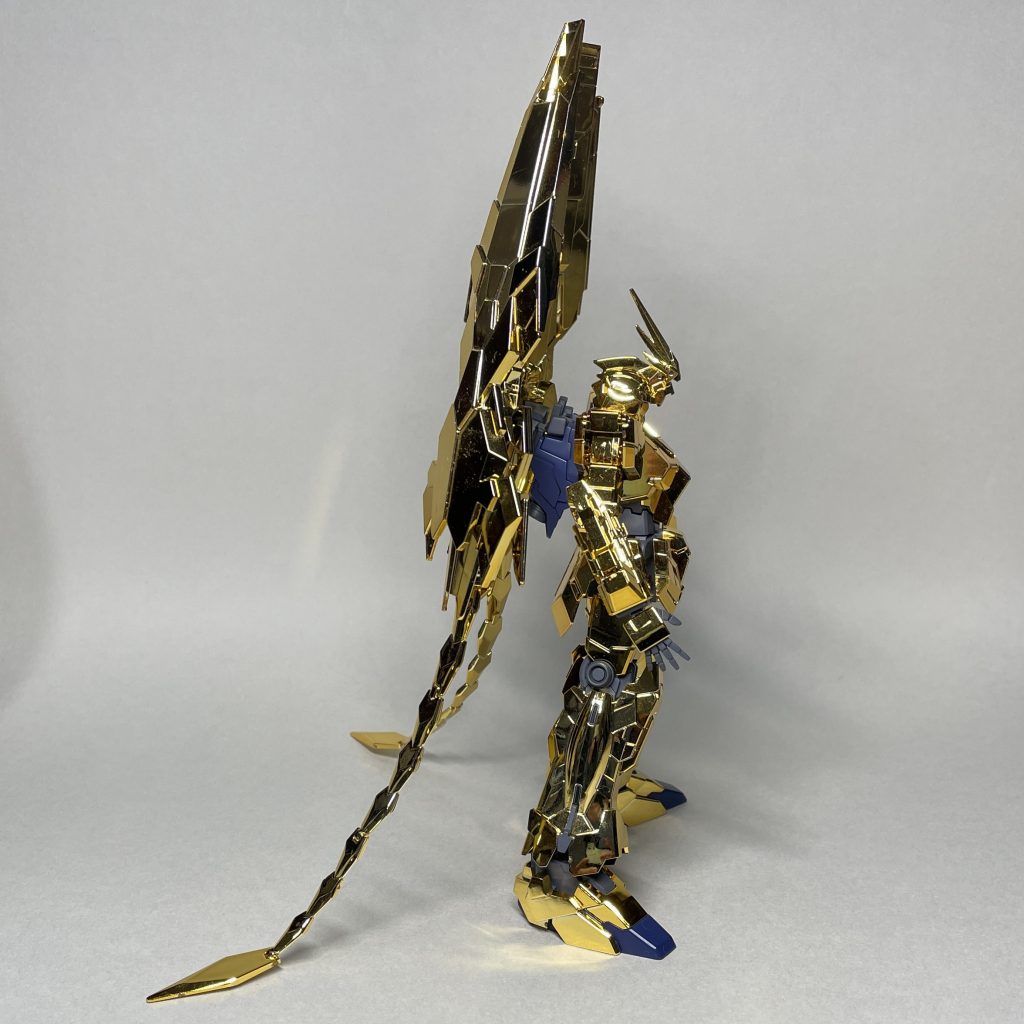 よこ 店頭などでメッキキットの無塗装完成見本を見た時に、メッキされたパーツ以外の部分が安っぽく見え、そのためにメッキキット自体を毛嫌いしているところがありました。