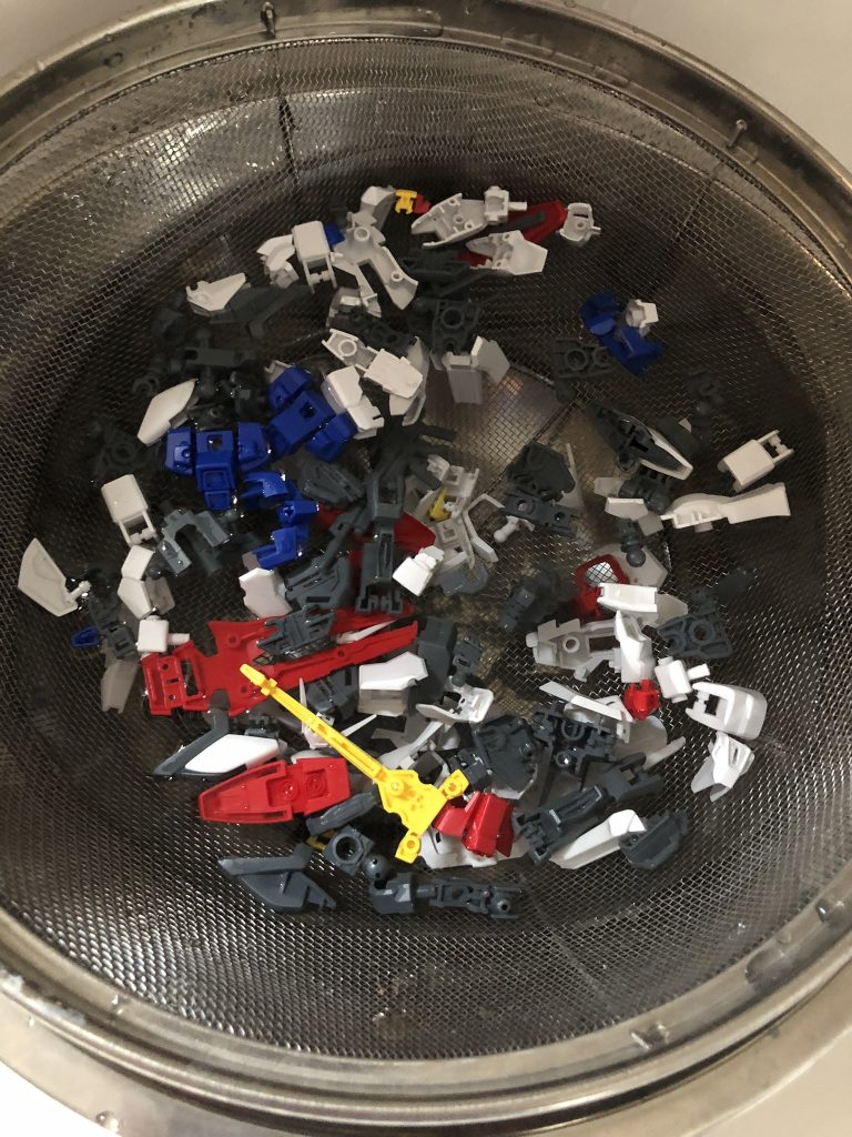 小さいパーツも多いので洗浄の時に排水溝に流れていったらすべてがイヤになる。