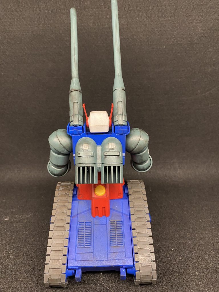 続いて背面。マーキングは附属のテトロンシールを使用しています。