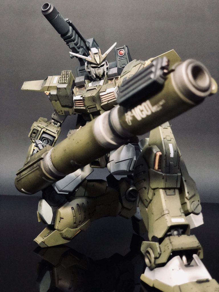 バズーカ―のような大型武器が似合いそうだったので両手持ちの武器を作成。
