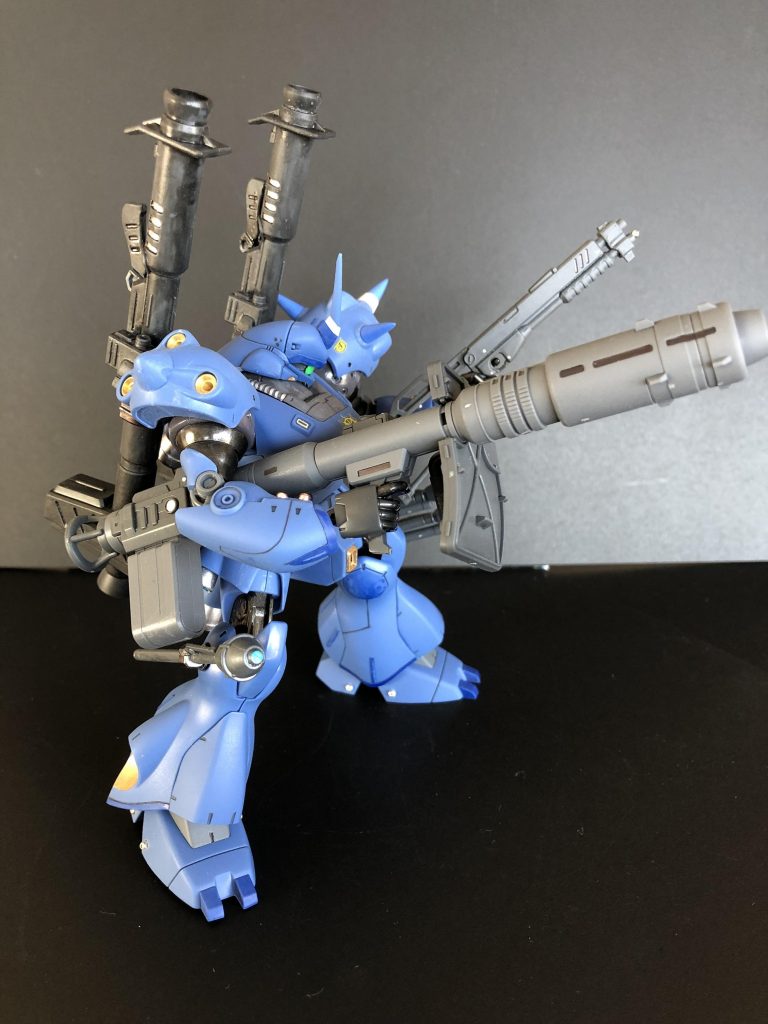 スジ掘り、部分塗装、マット仕上げ、メタリックパーツ埋込み、モノアイHアイズ化、を行なっています。