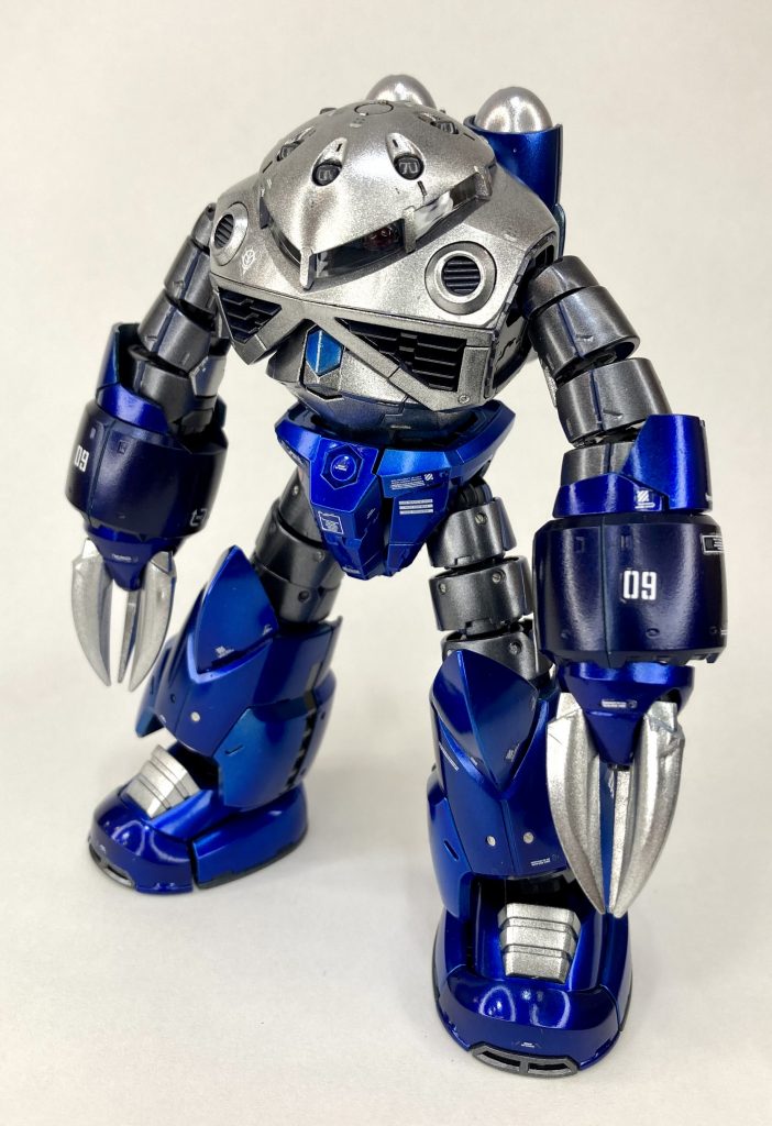 シルバーはクレオスのラフシルバーで粗目の銀を狙いました。