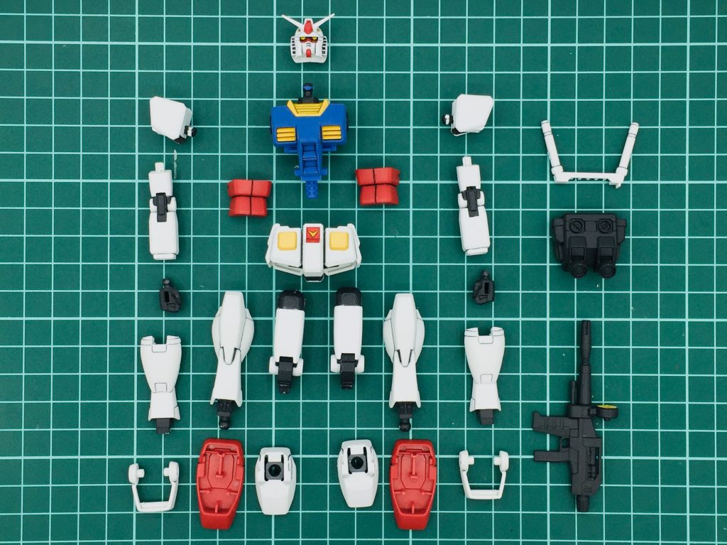 塗装にコツが必要すが、スミ入れ後塗装を行ってもスミ入れラインは残ります。(塗装色との相性もあり) 私は塗装後のスミ入れが出来なかったので、スミ入れ→塗装の順で製作を行うことにしました。塗装よりスミ入れで完成度の善し悪しが決まるような気がします。仕上げ工程