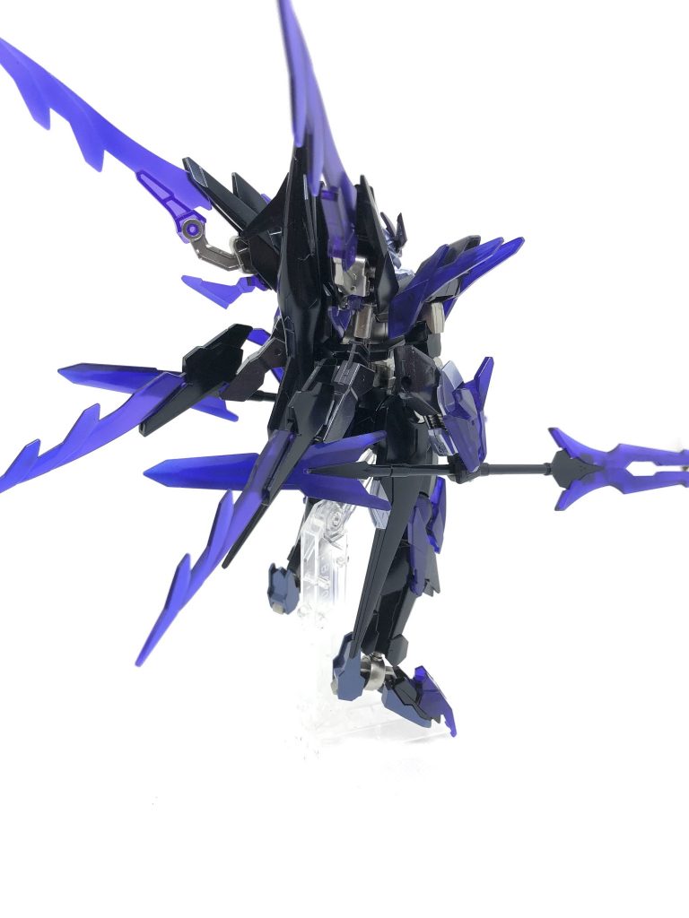 カラーリングは、トランジェントグレイシャーに寄せた感じにしました。「映え」意識して、全身メタリック塗装です。黒部分に前から使ってみたかったプリズムブルーブラックを使用してます。(写真では殆ど分からないですが。。^^;)